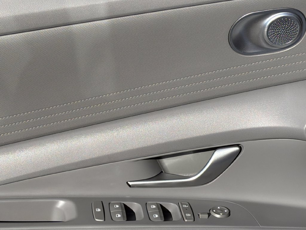 Certified 2024 Hyundai Elantra SEL FWD image 12