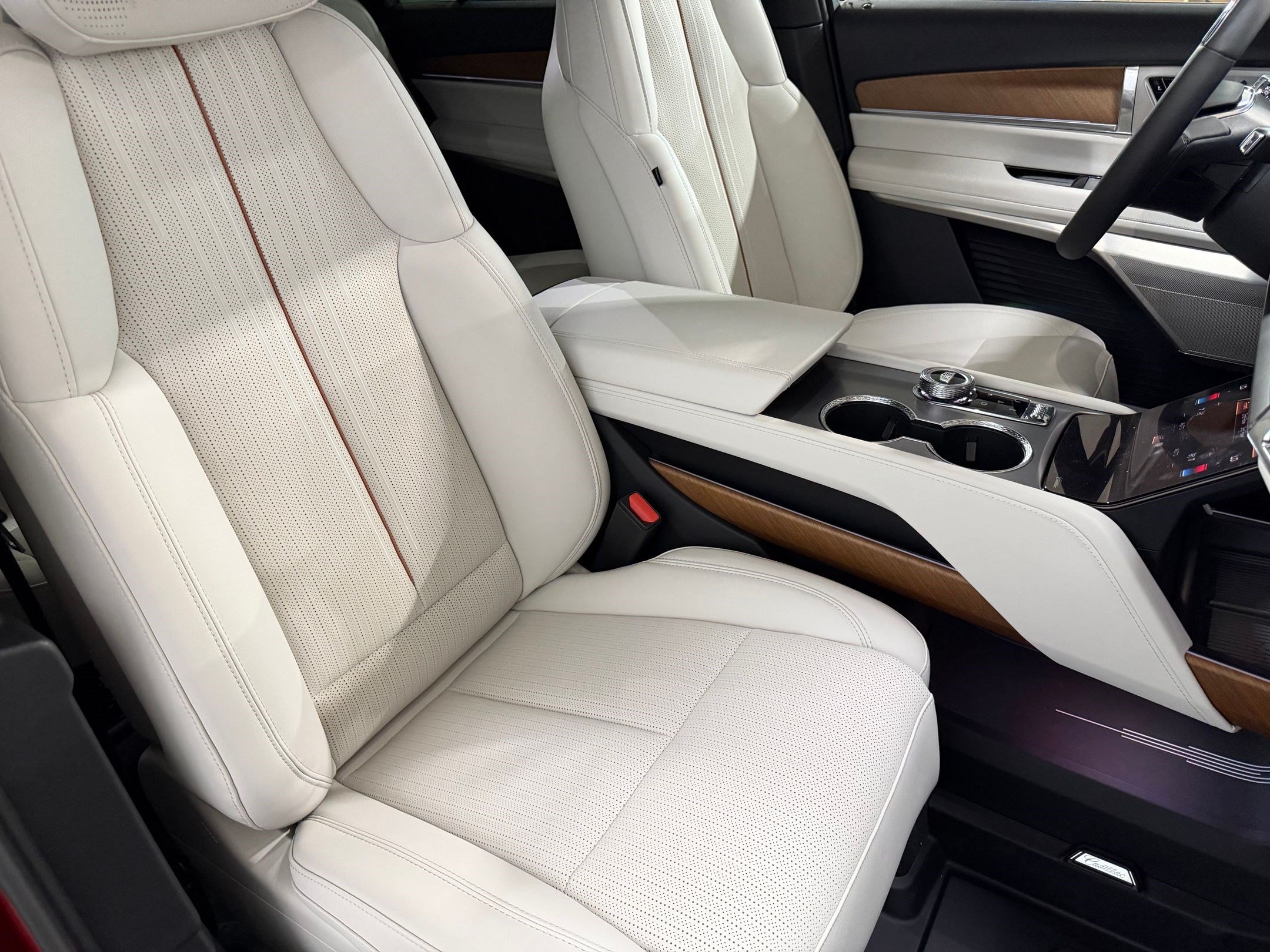 New 2026 Cadillac Vistiq Sport w/ LPO, Floor Liner Package AWD/4WD image 55