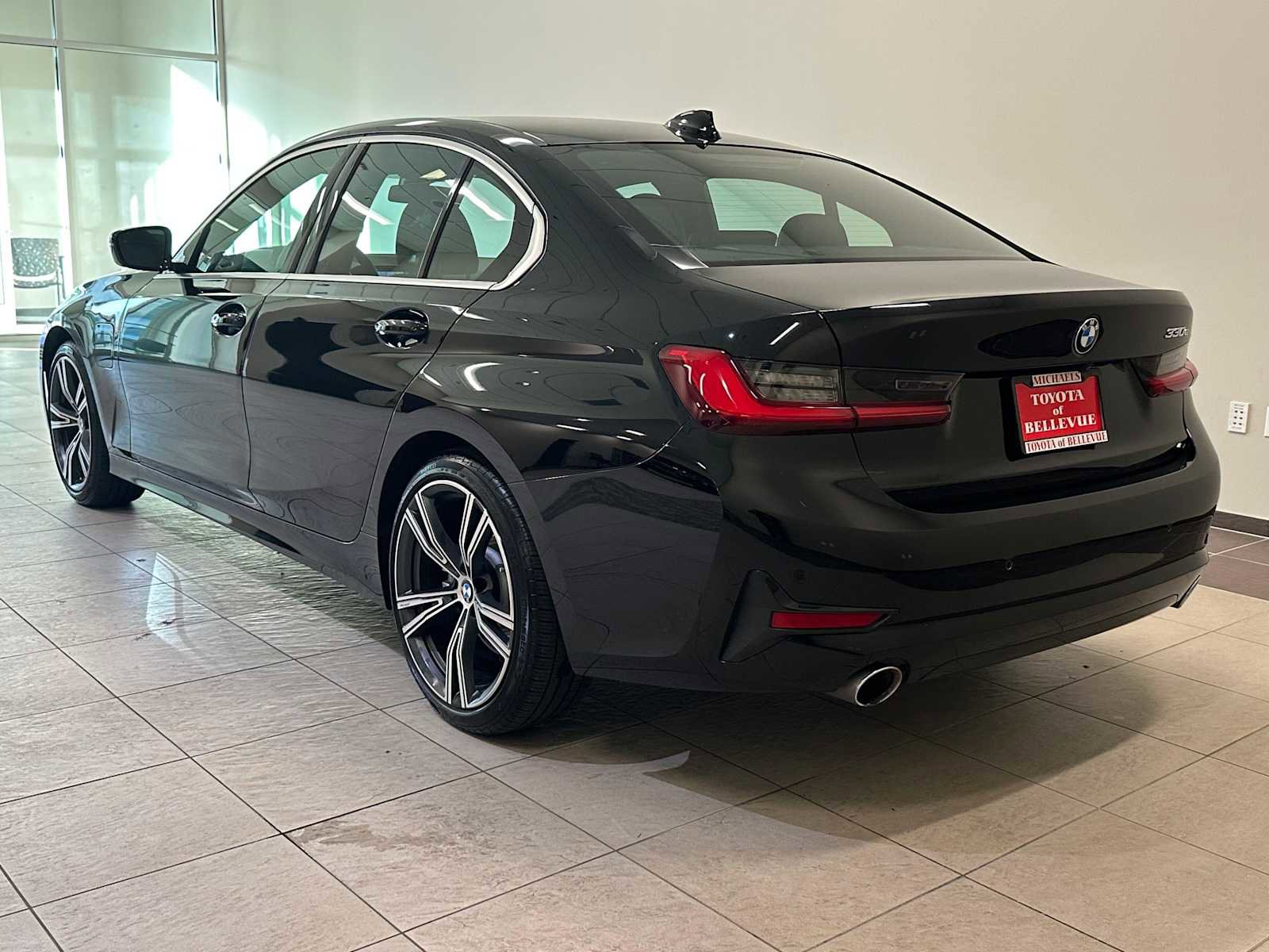 Used 2021 BMW 330e w/ Convenience Package image 4