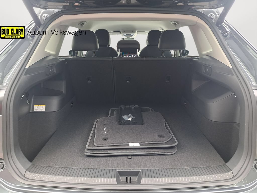 New 2025 Volkswagen Tiguan SE FWD image 23