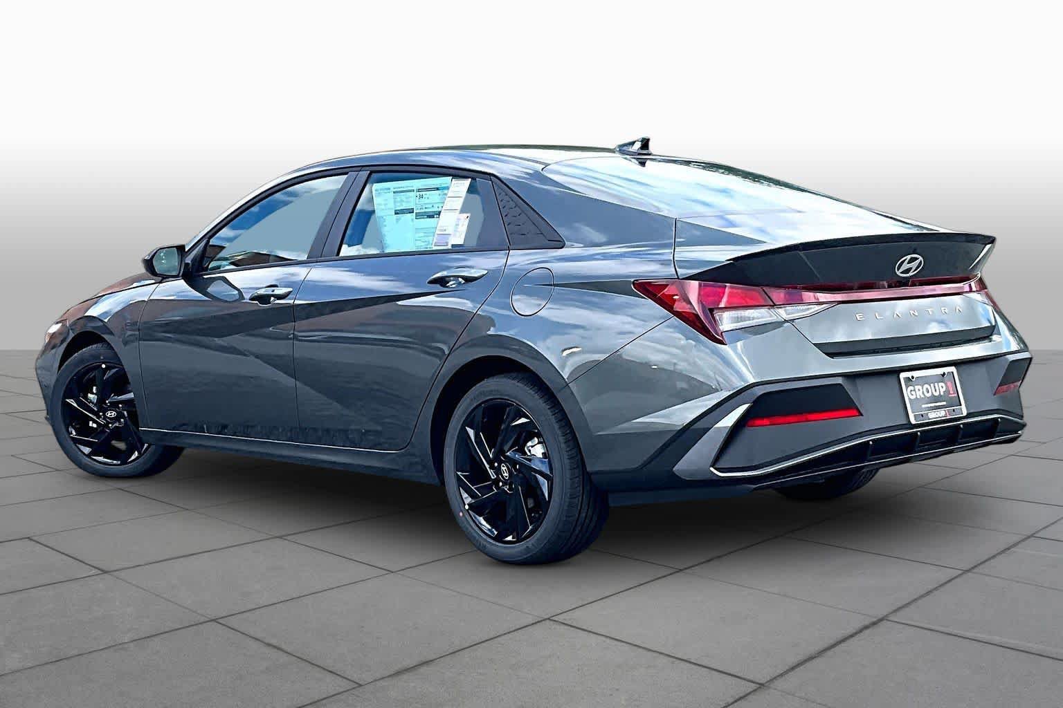 New 2026 Hyundai Elantra SEL Sport FWD image 7