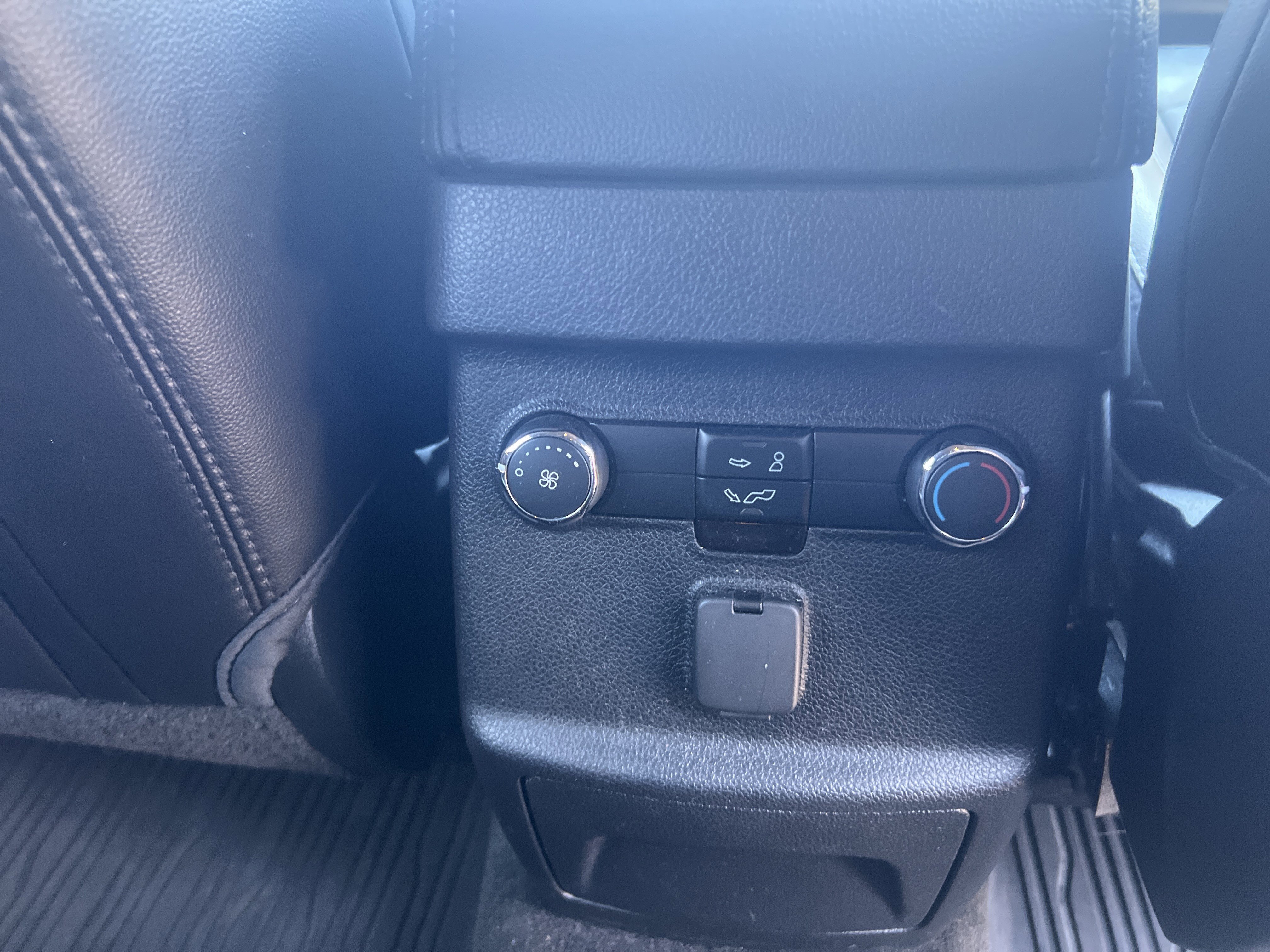 Used 2017 Ford Explorer XLT w/ Equipment Group 202A image 24