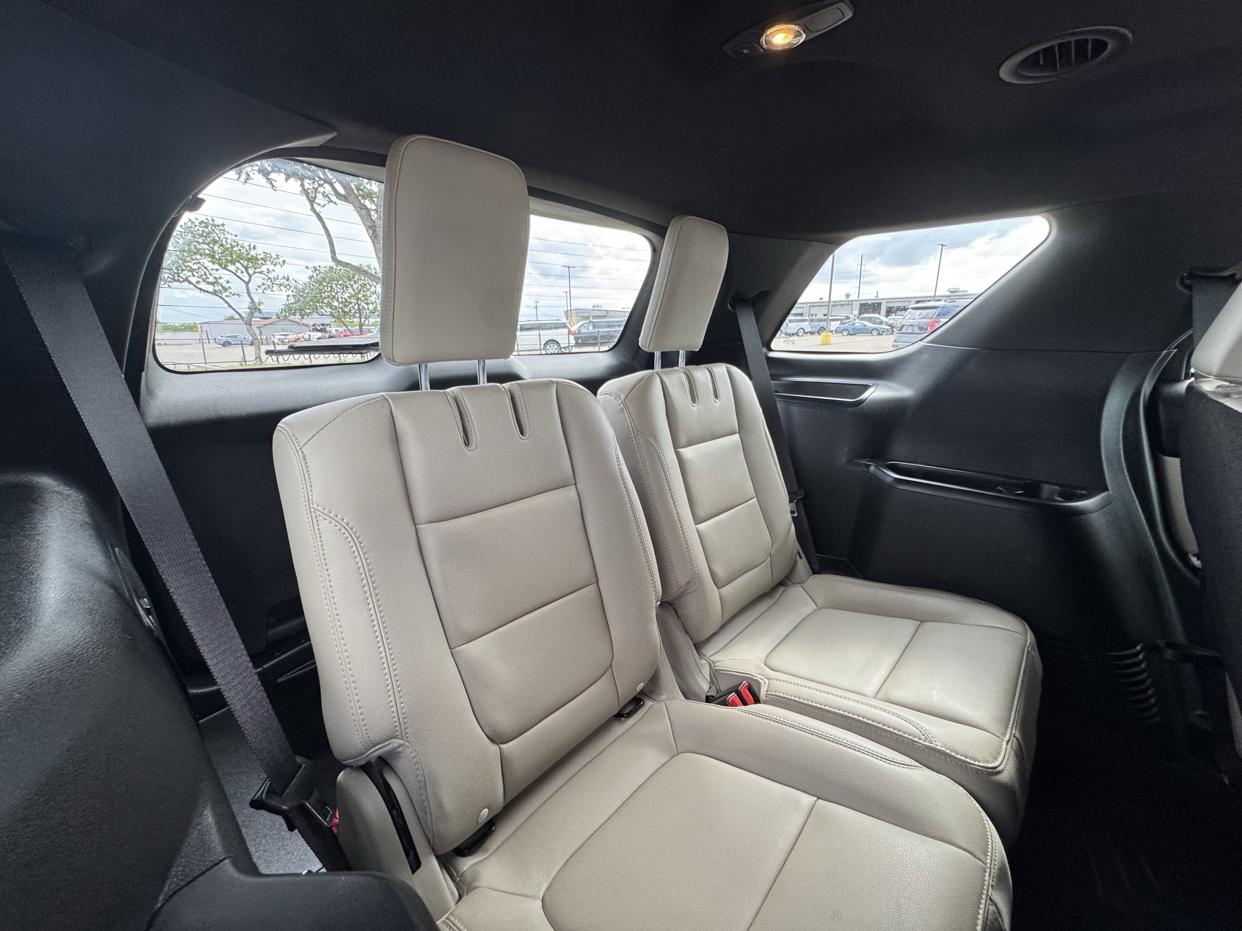 Used 2019 Ford Explorer XLT w/ Equipment Group 202A FWD image 21