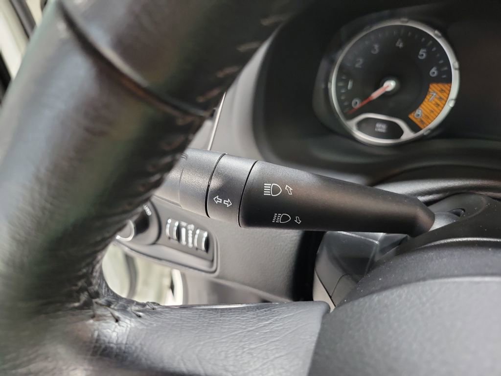 Used 2019 Jeep Renegade Limited w/ Quick Order Package 22P image 40