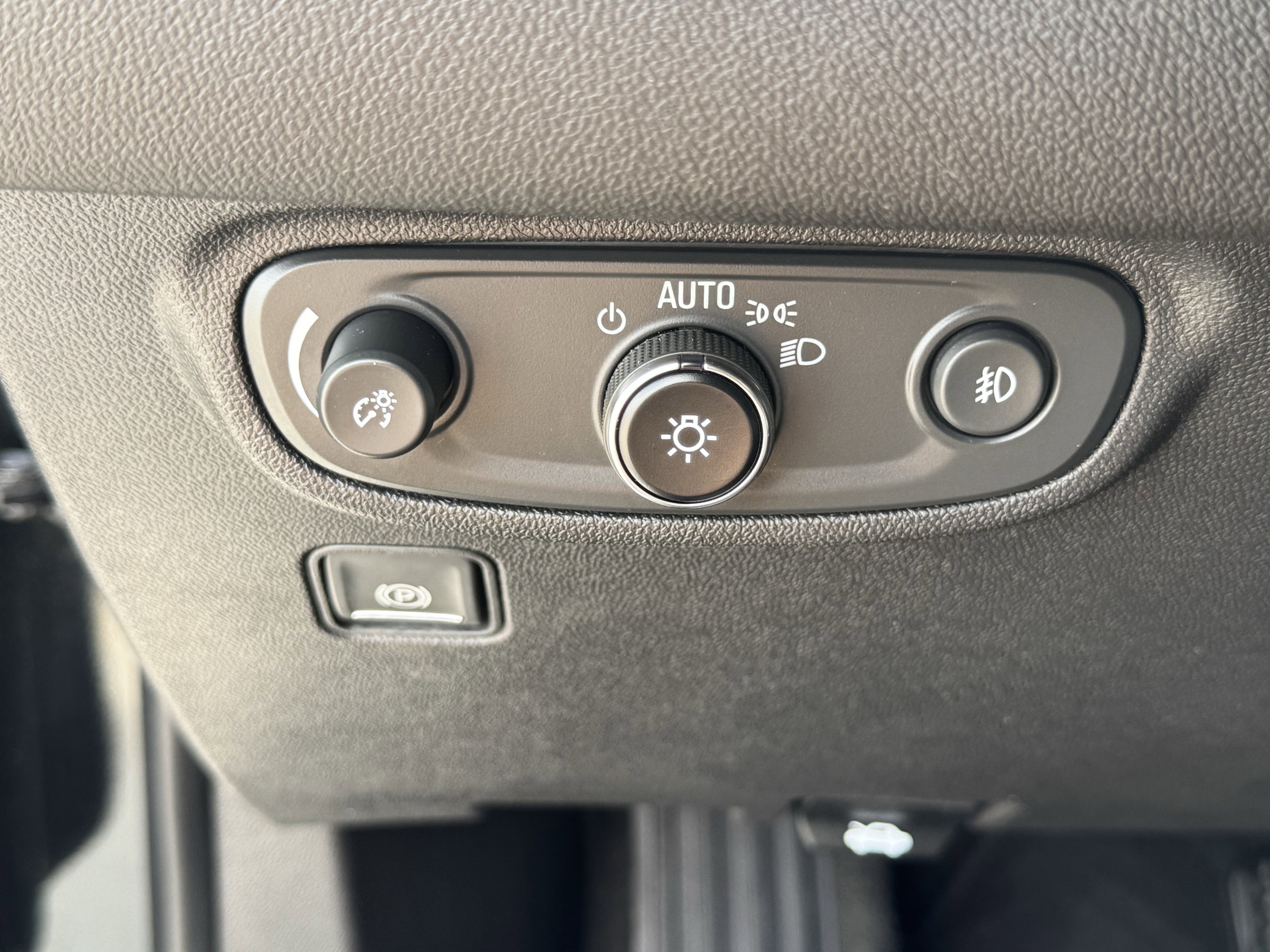 Used 2023 GMC Terrain AT4 image 25