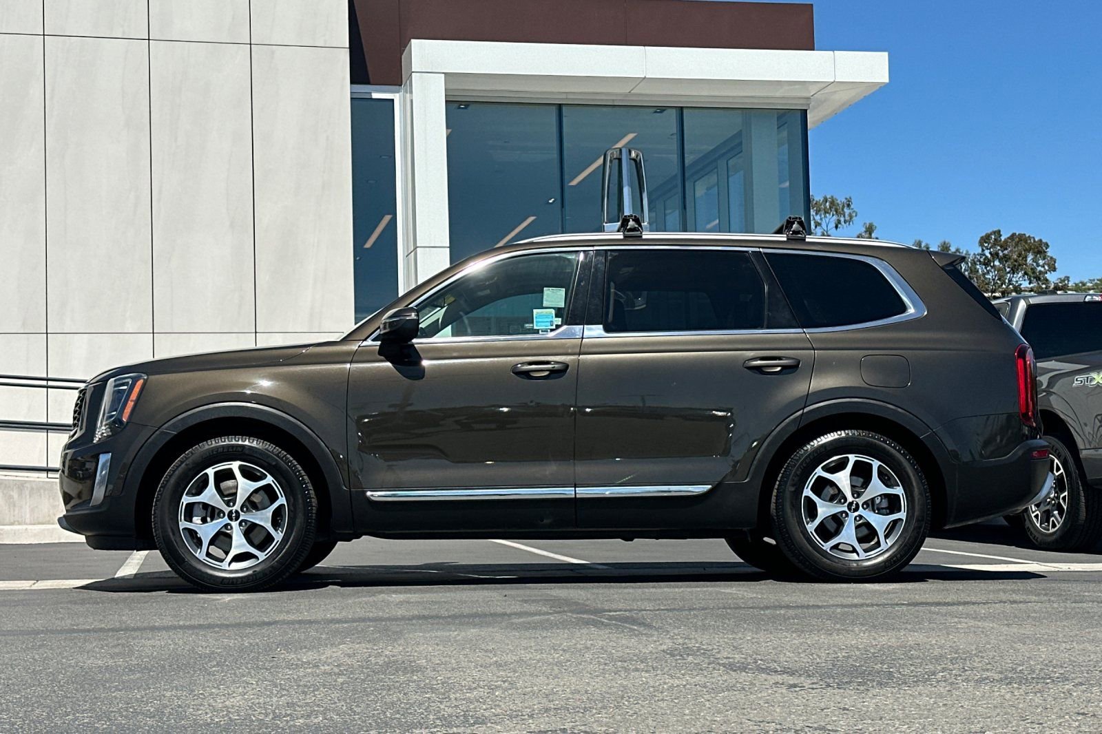 Used 2022 Kia Telluride EX w/ Towing Package image 6