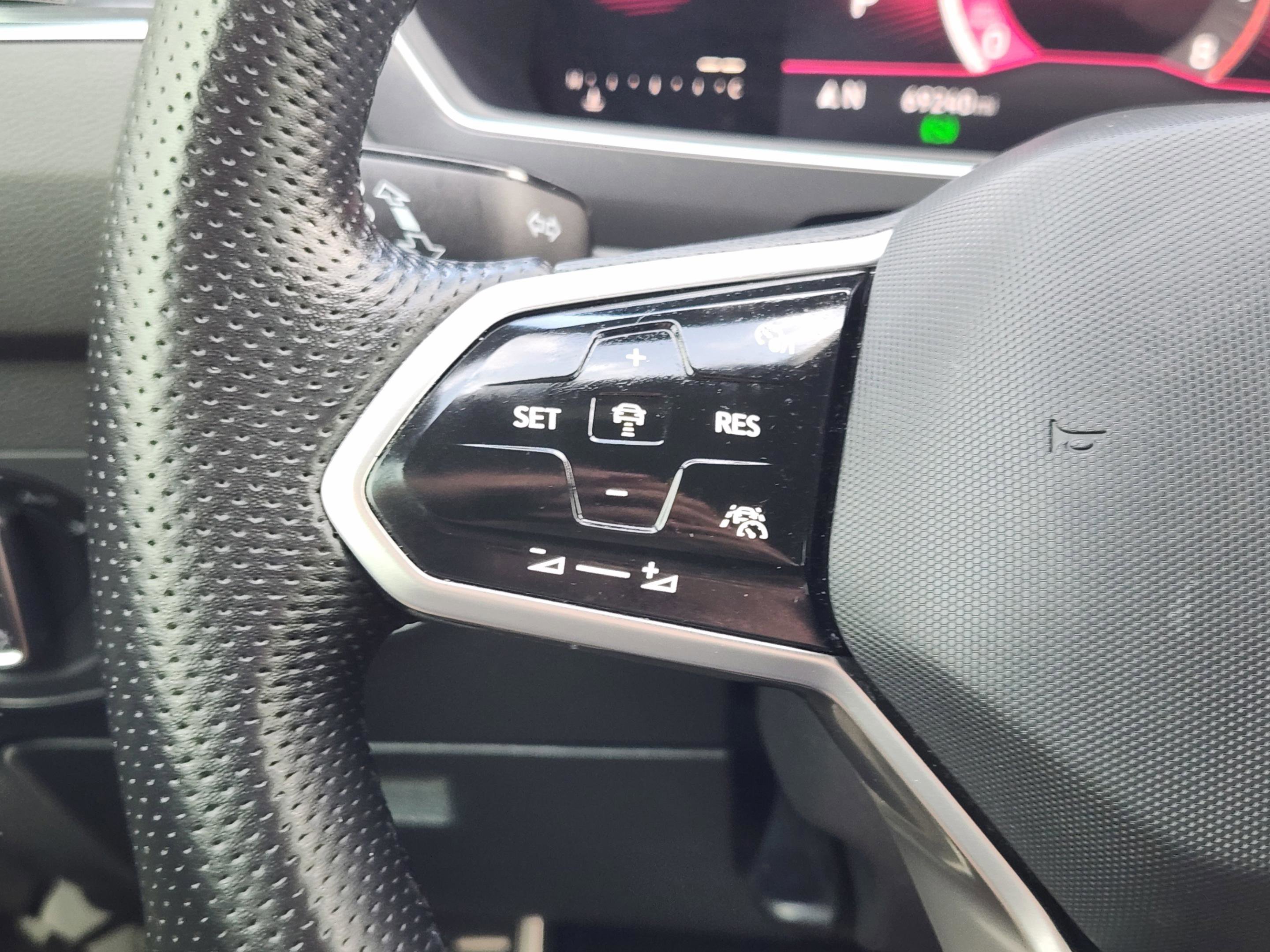 Used 2022 Volkswagen Tiguan SE R-Line image 22