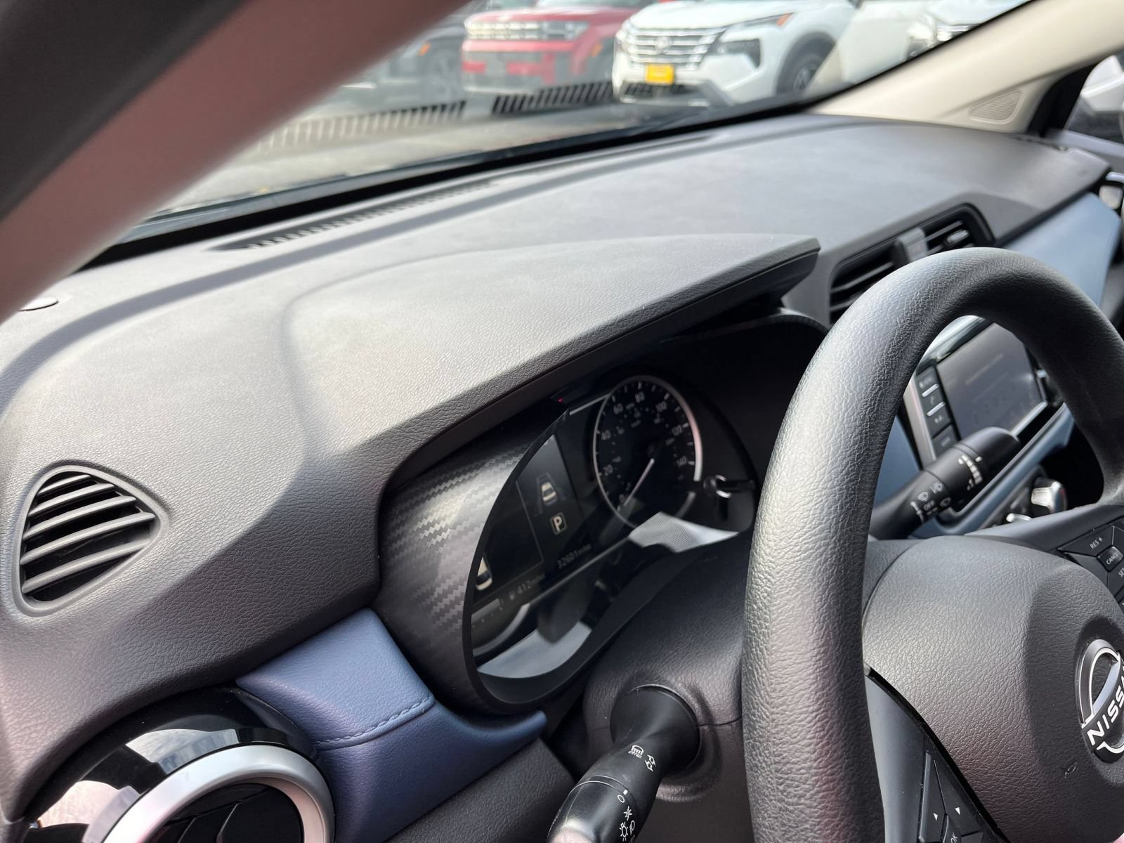 Used 2025 Nissan Versa SV FWD image 33