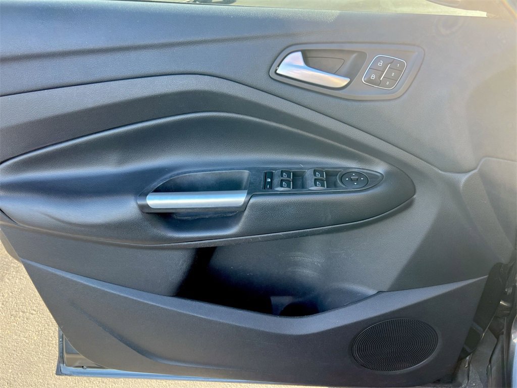 Used 2017 Ford Escape Titanium image 19