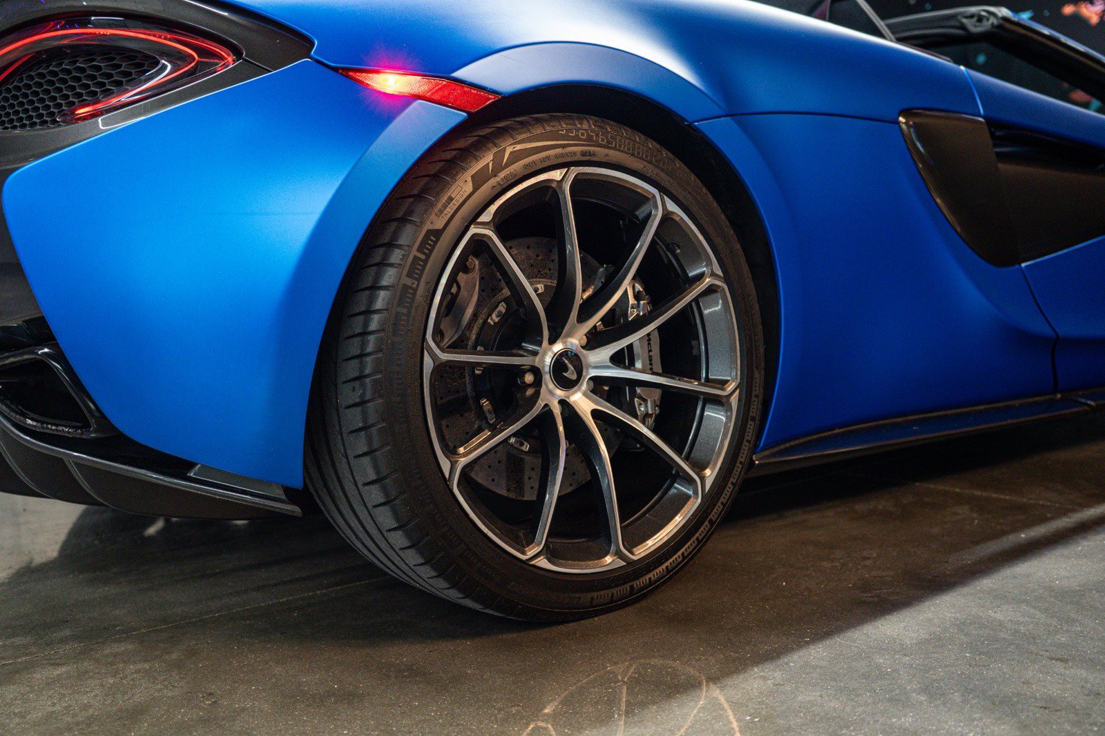 Used 2019 McLaren 570S Spider RWD image 19