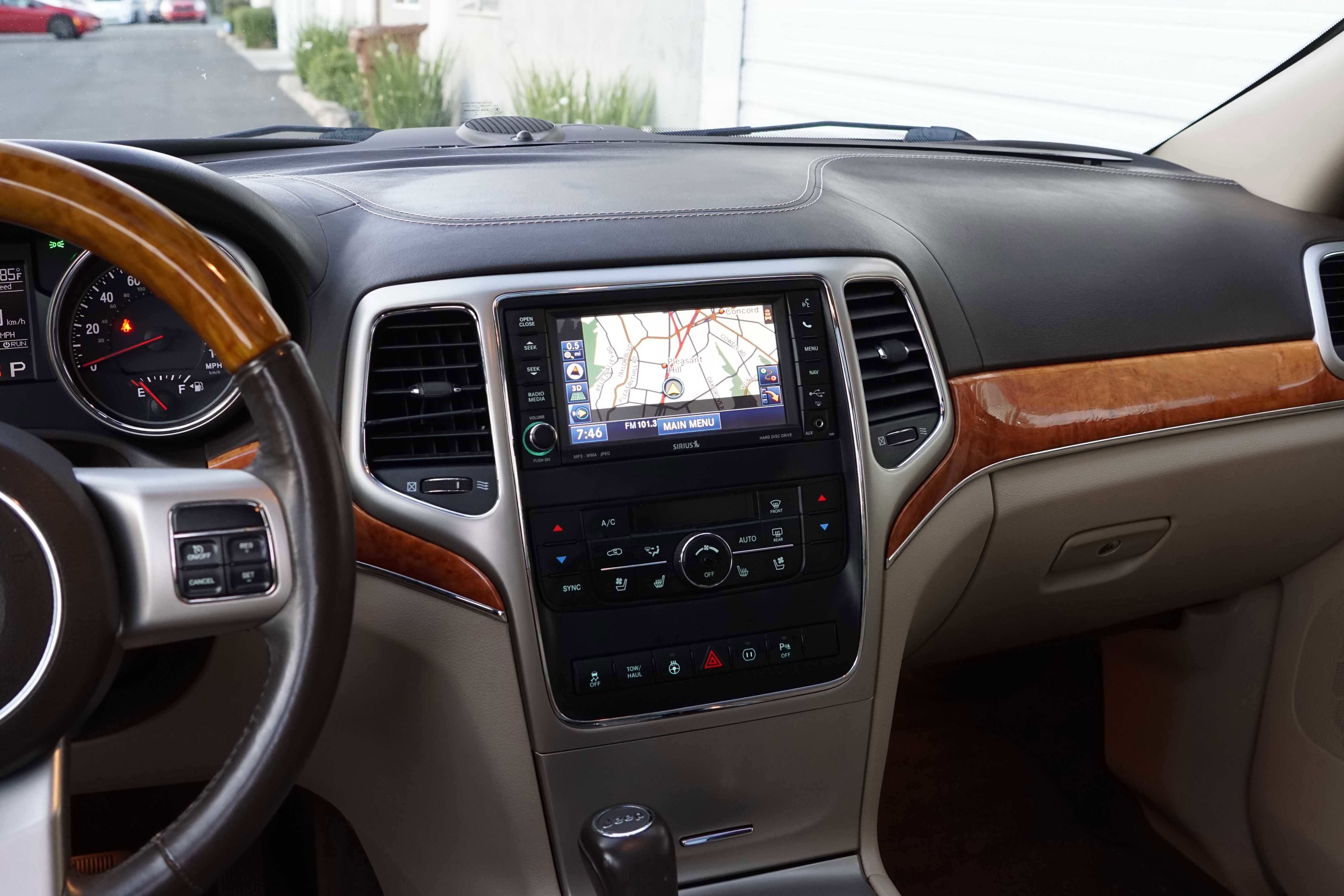 Used 2012 Jeep Grand Cherokee Overland image 42