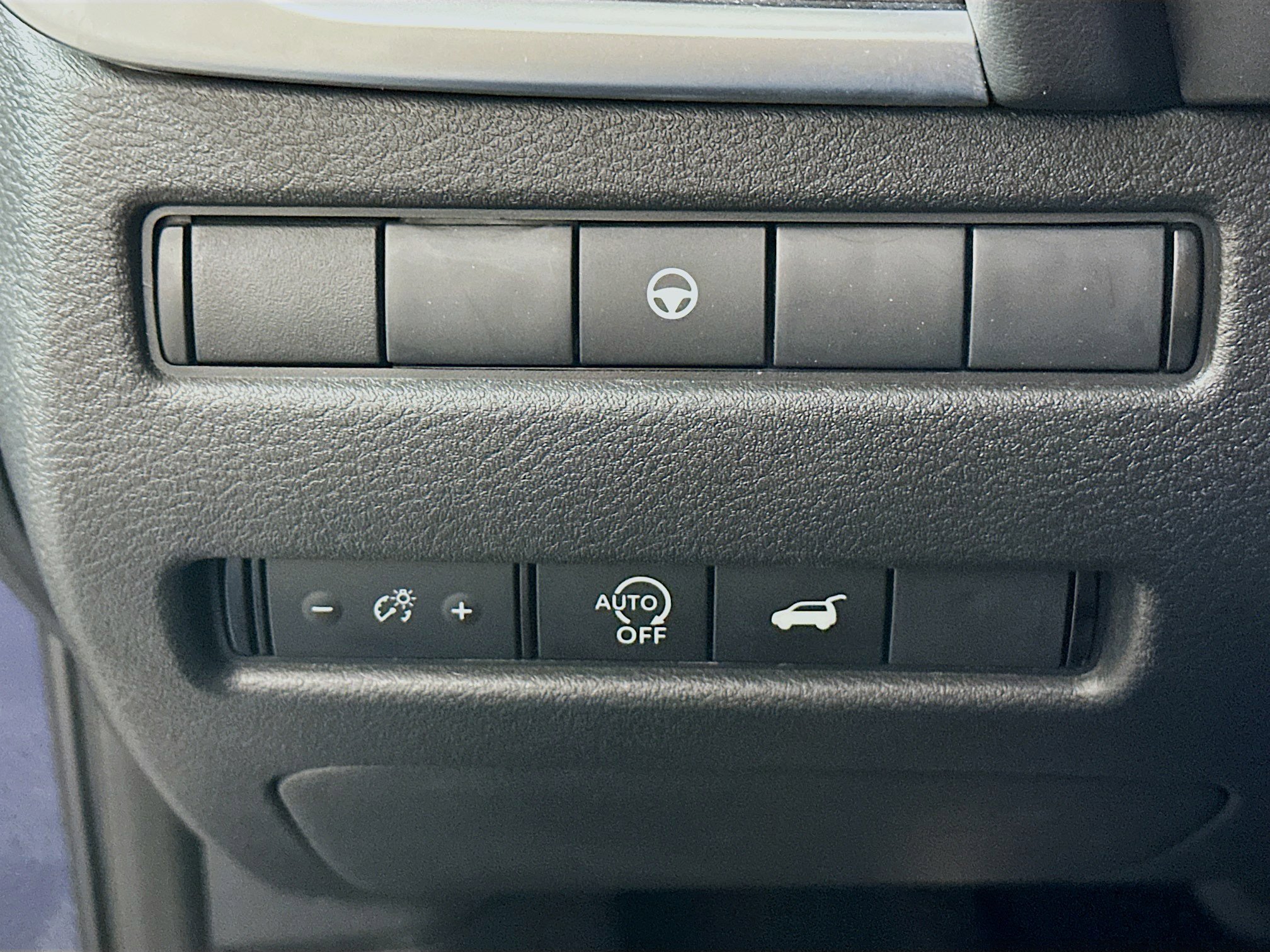 Used 2025 Nissan Rogue SV image 16