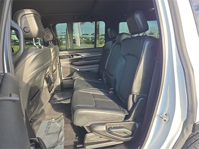 Used 2023 Jeep Wagoneer 4WD w/ Premium Group I image 17