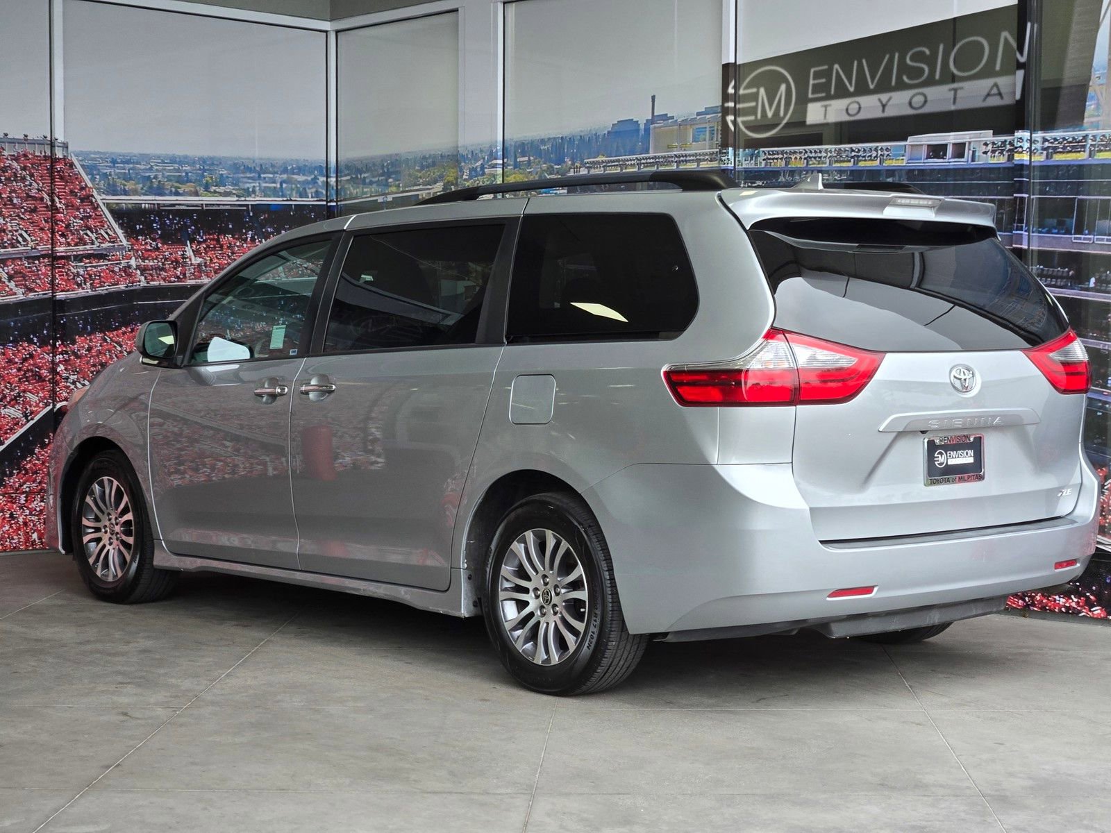 Certified 2020 Toyota Sienna XLE FWD image 5
