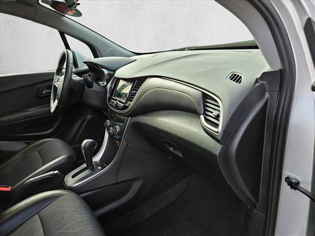 Used 2018 Chevrolet Trax LT w/ LT Convenience Package FWD image 17
