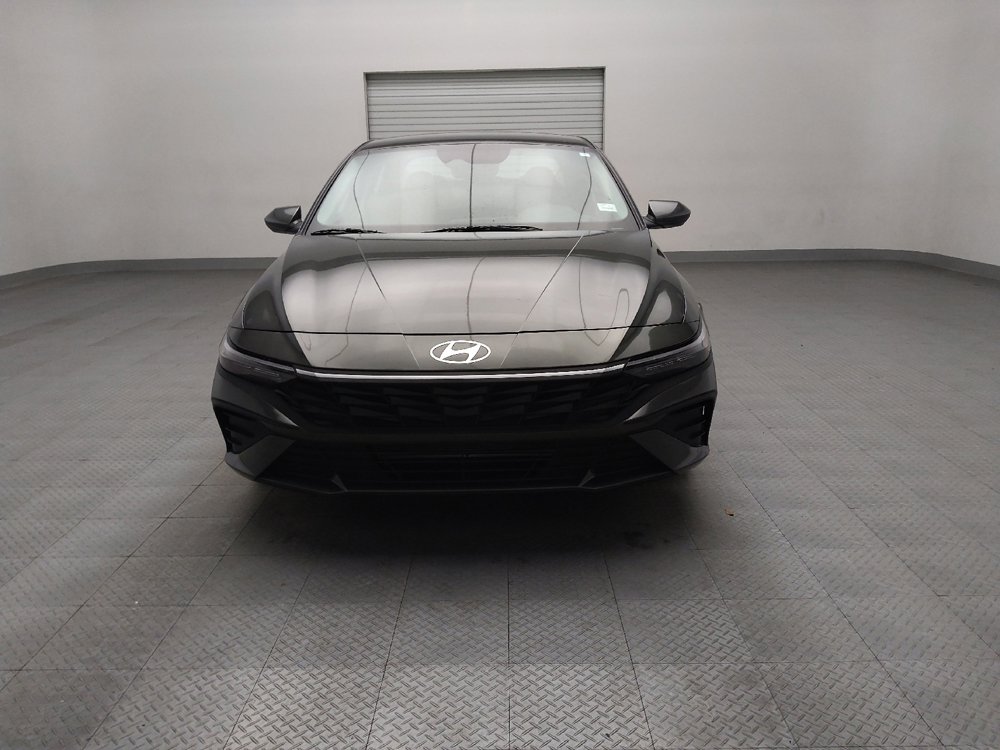 Used 2025 Hyundai Elantra SE image 15