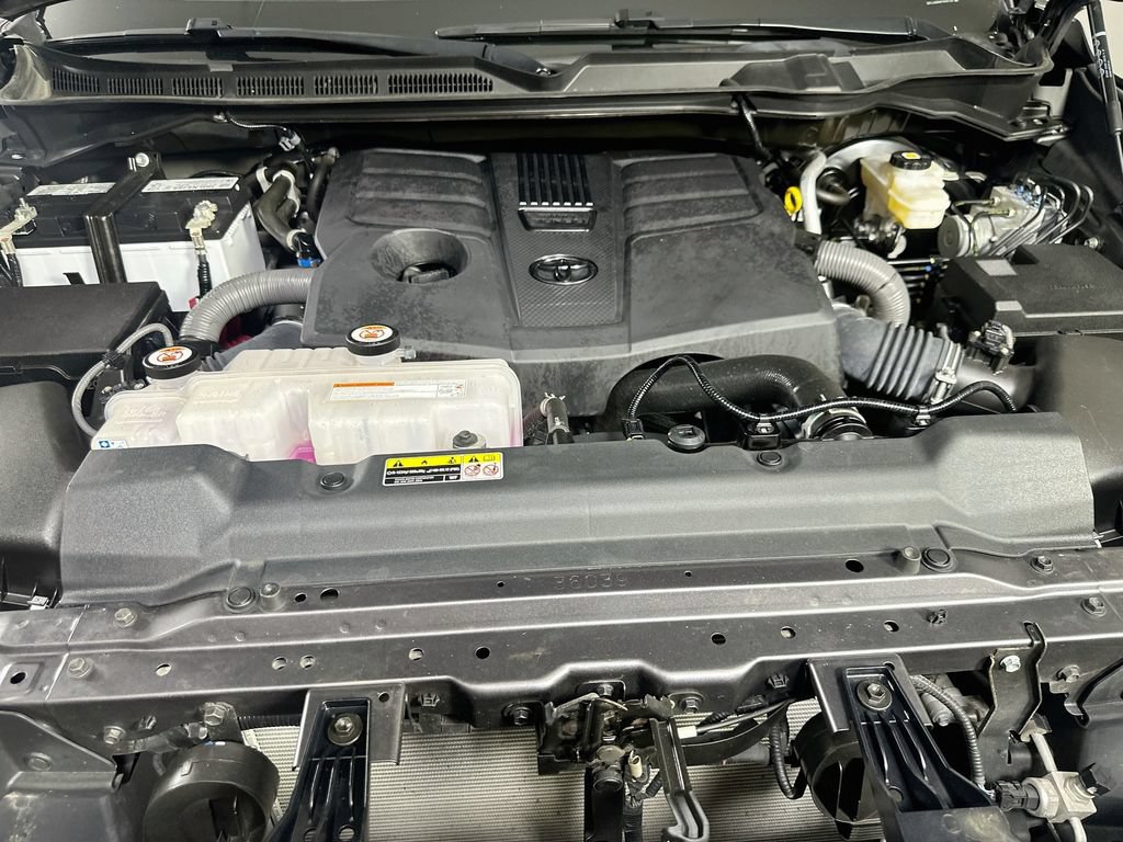 Used 2023 Toyota Tundra SR5 w/ SR5 Convenience Package AWD/4WD image 10