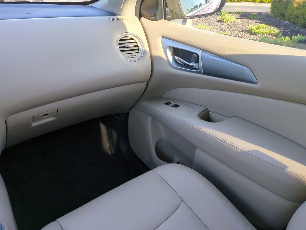 Used 2017 Nissan Pathfinder SL w/ SL Tech Package image 17