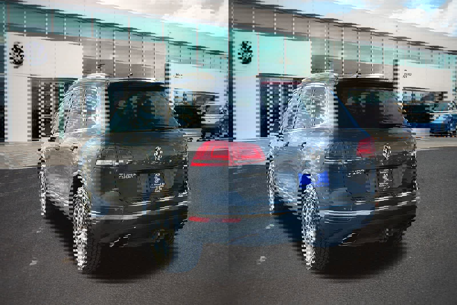 Used 2016 Volkswagen Touareg TDI image 7