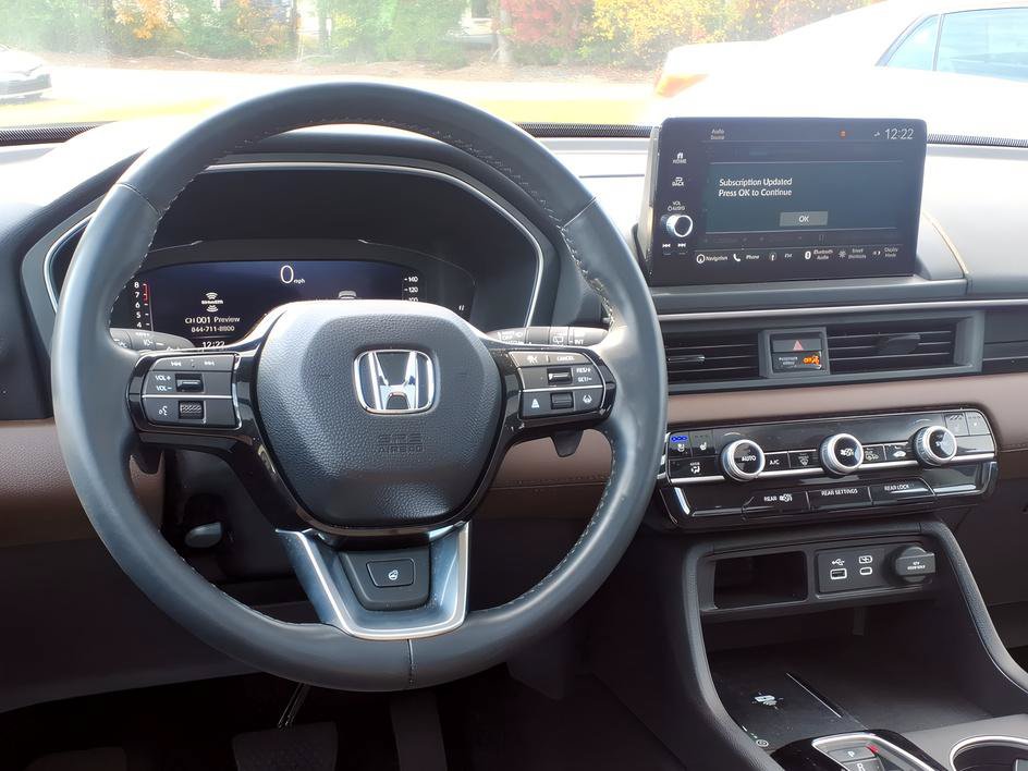Used 2025 Honda Pilot Elite image 12