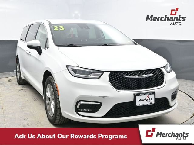 Used 2023 Chrysler Pacifica Touring-L image 1