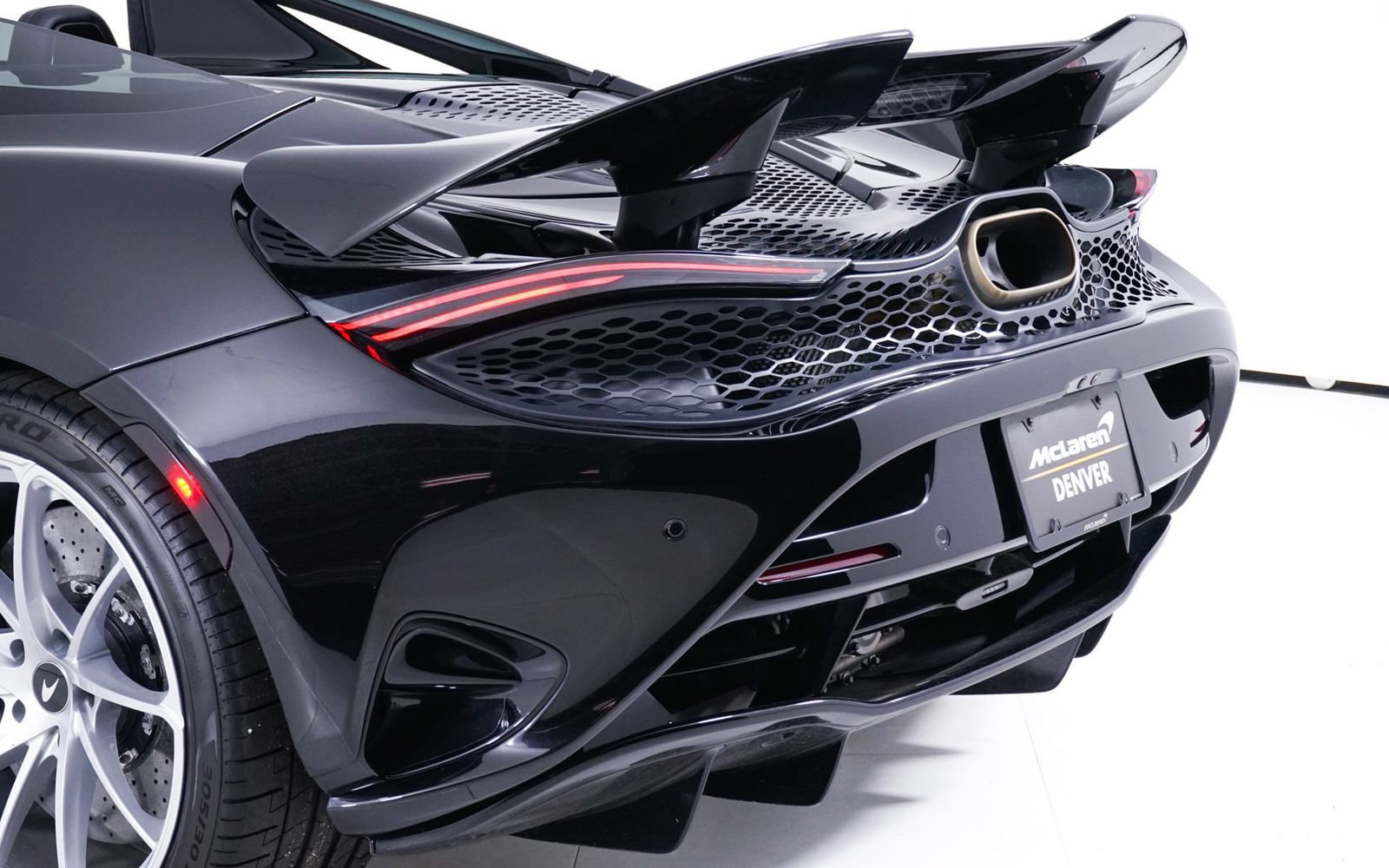 Used 2026 McLaren 750S Spider RWD image 17