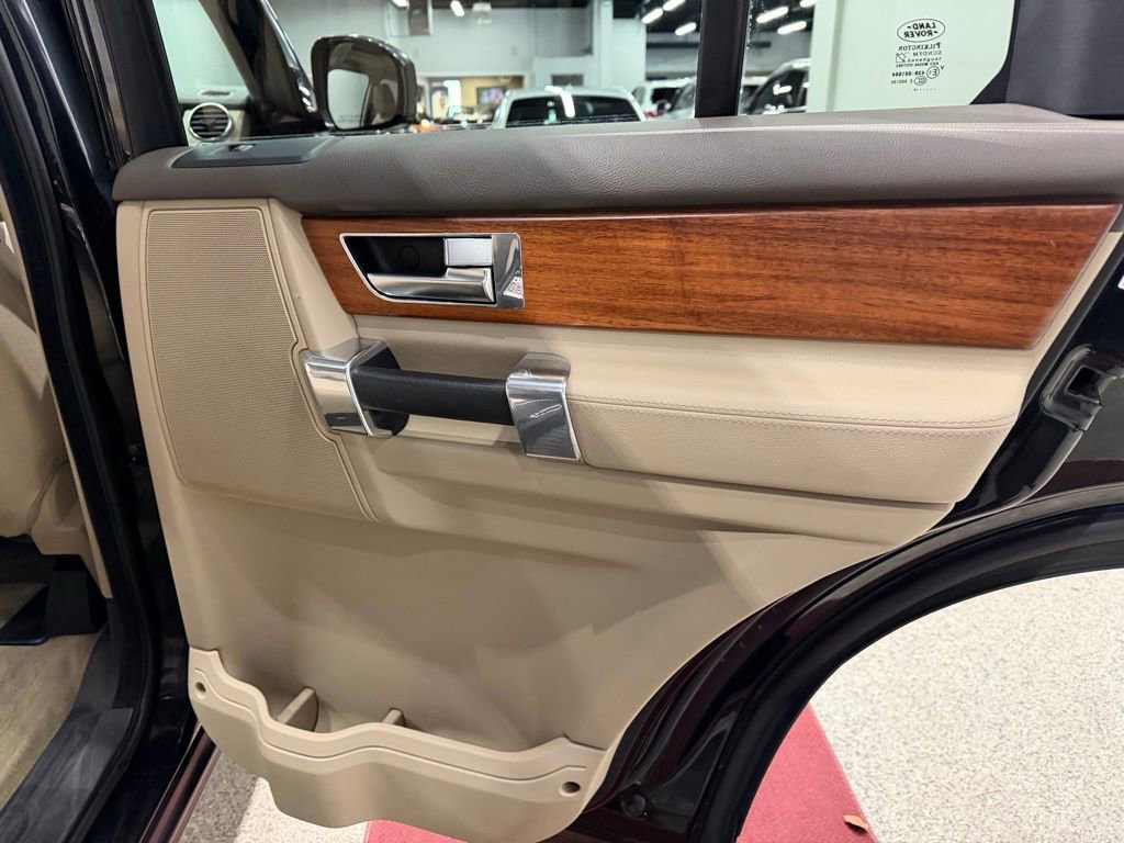 Used 2014 Land Rover LR4 HSE AWD/4WD image 32
