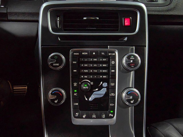 Used 2018 Volvo V60 T6 R-Design Platinum image 27