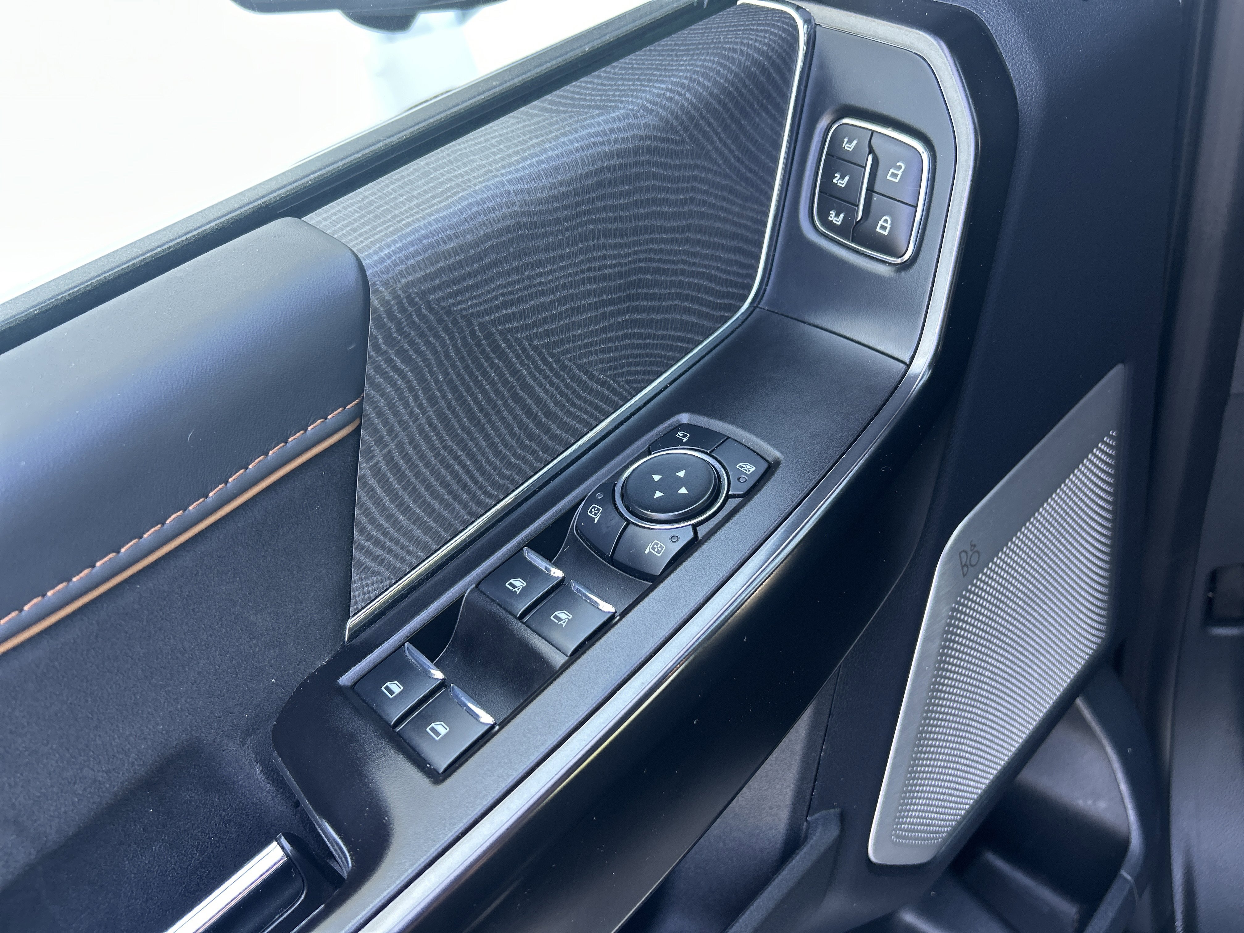 Used 2023 Ford F150 Platinum w/ FX4 Off-Road Package AWD/4WD image 28