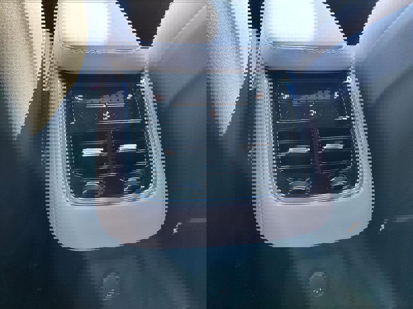 New 2026 Volvo XC90 T8 Plus w/ Protection Package Premier image 16