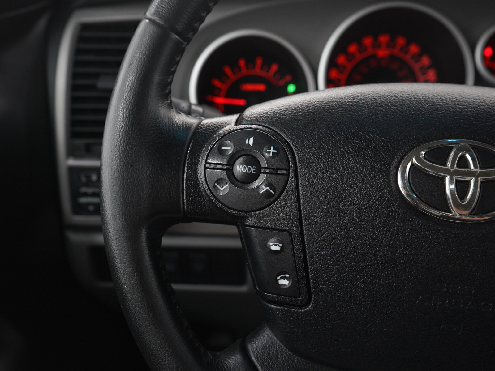 Used 2010 Toyota Sequoia SR5 AWD/4WD image 26