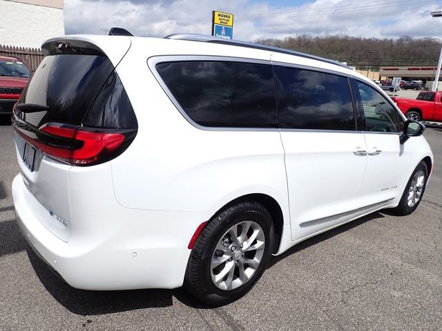 Used 2023 Chrysler Pacifica Pinnacle image 7