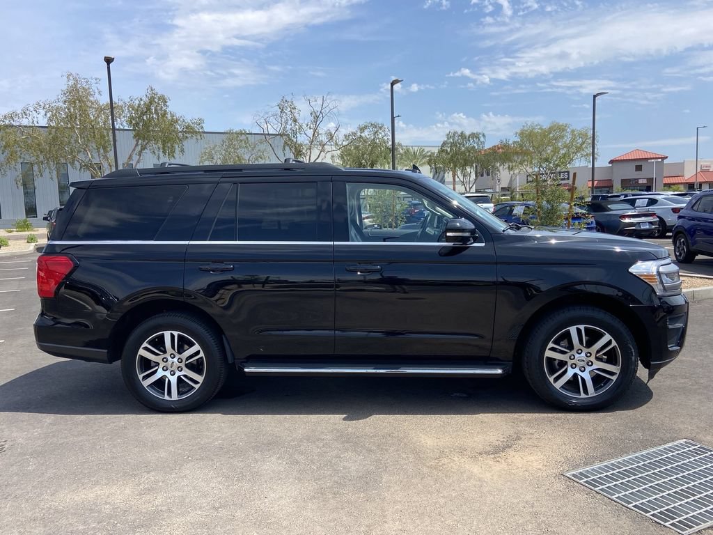 Used 2022 Ford Expedition XLT RWD image 2