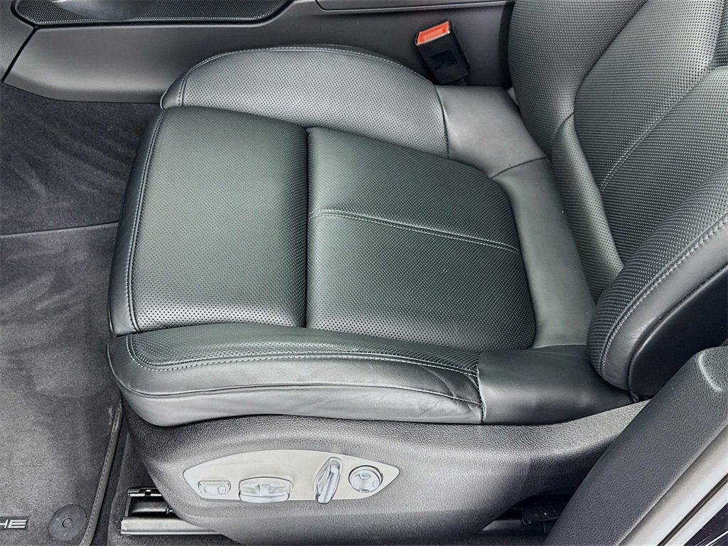 Used 2025 Porsche Macan image 13