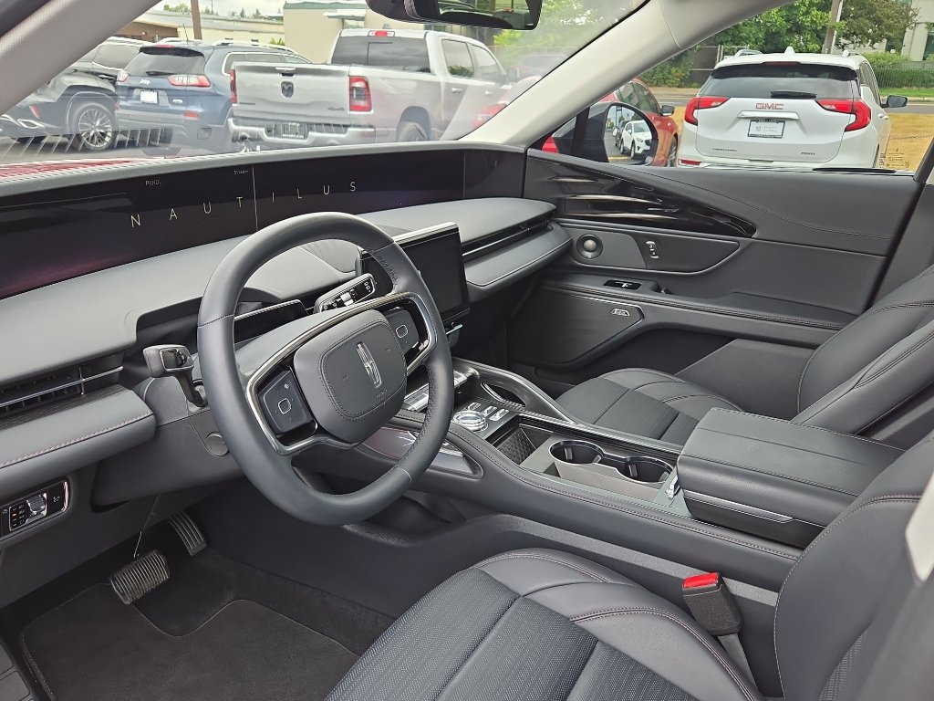 Used 2026 Lincoln Nautilus Reserve w/ Jet Appearance Package AWD/4WD image 12