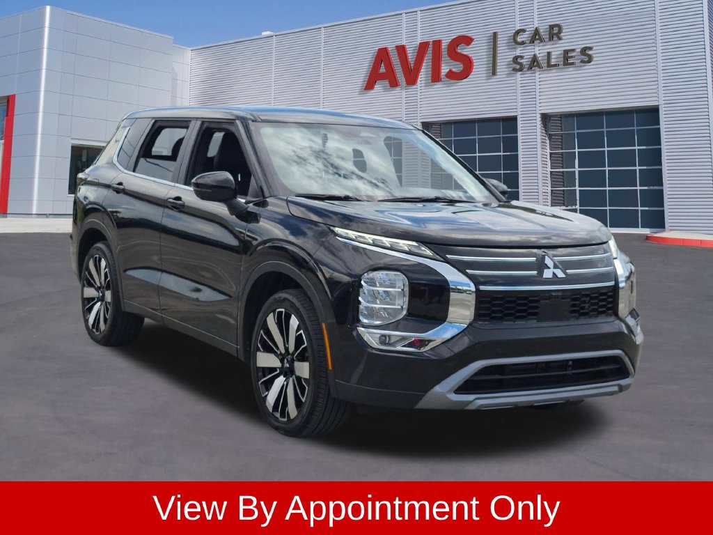 Used 2025 Mitsubishi Outlander SE AWD/4WD image 3
