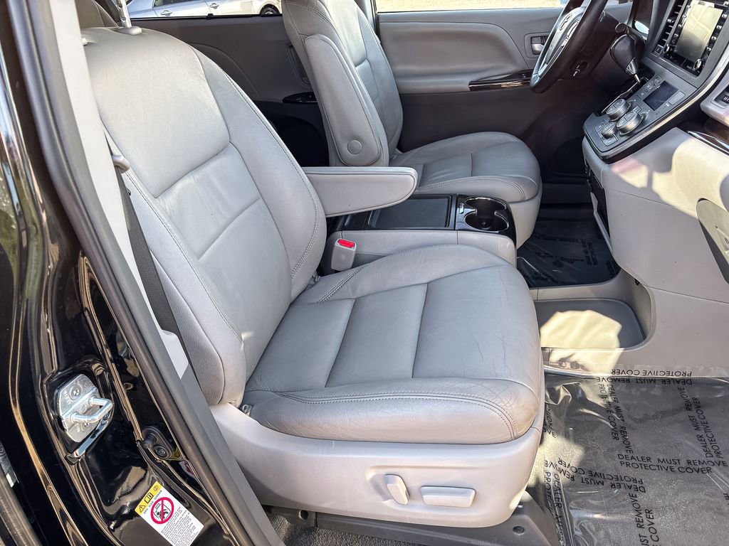 Used 2019 Toyota Sienna XLE image 34