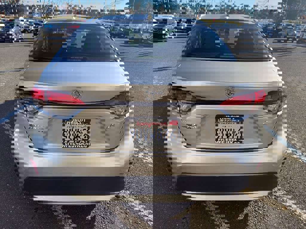 Used 2022 Toyota Corolla LE image 16
