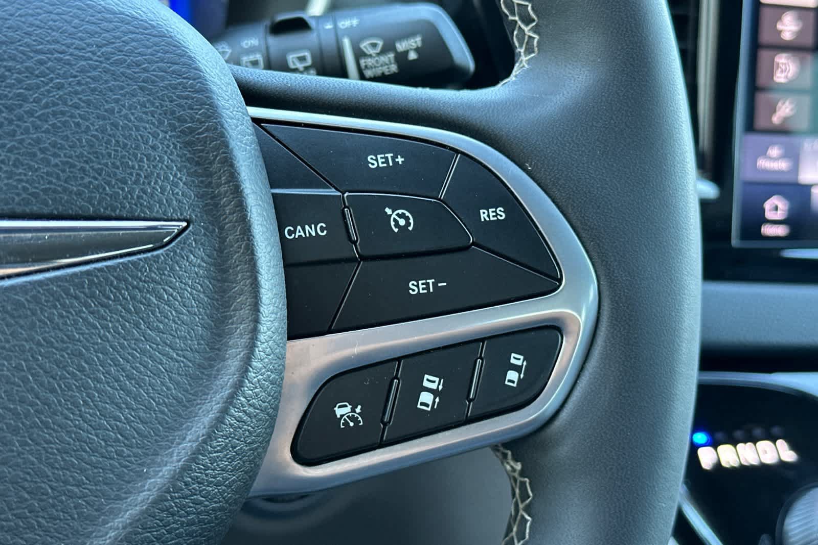 Used 2024 Chrysler Pacifica Touring-L FWD image 28