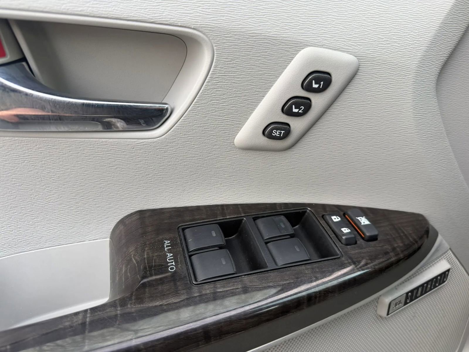 Used 2015 Toyota Venza XLE w/ XLE Premium Package image 12