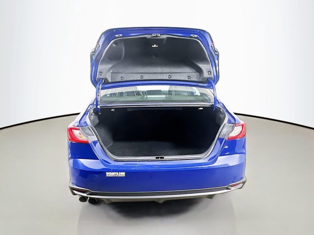 Used 2025 Toyota Camry SE image 32