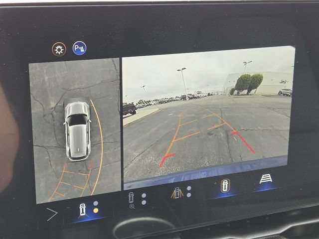 New 2026 Chevrolet Equinox LT w/ Safety and Technology Package FWD image 4
