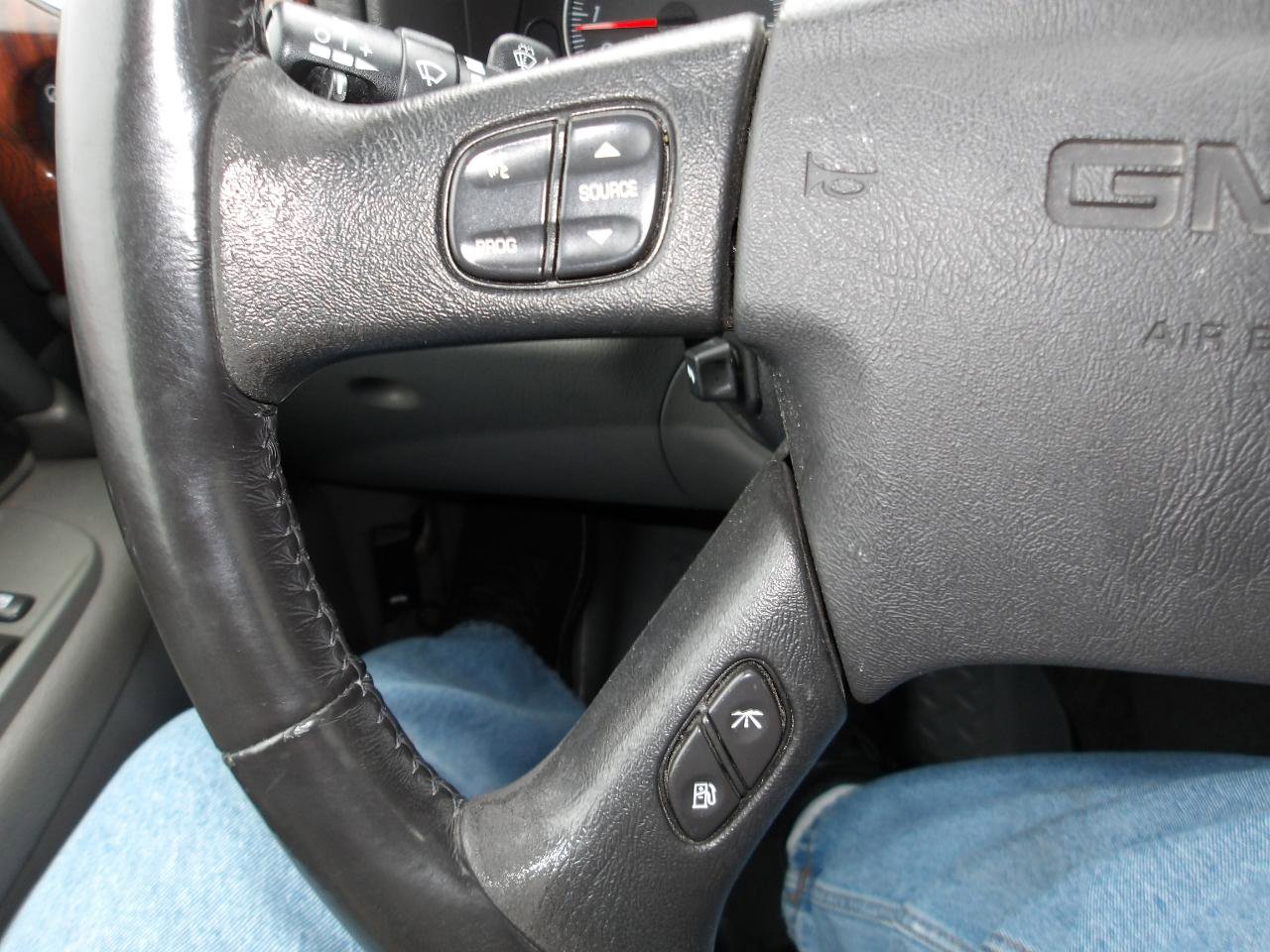 Used 2004 GMC Envoy SLT w/ Preferred Equipment Group image 16