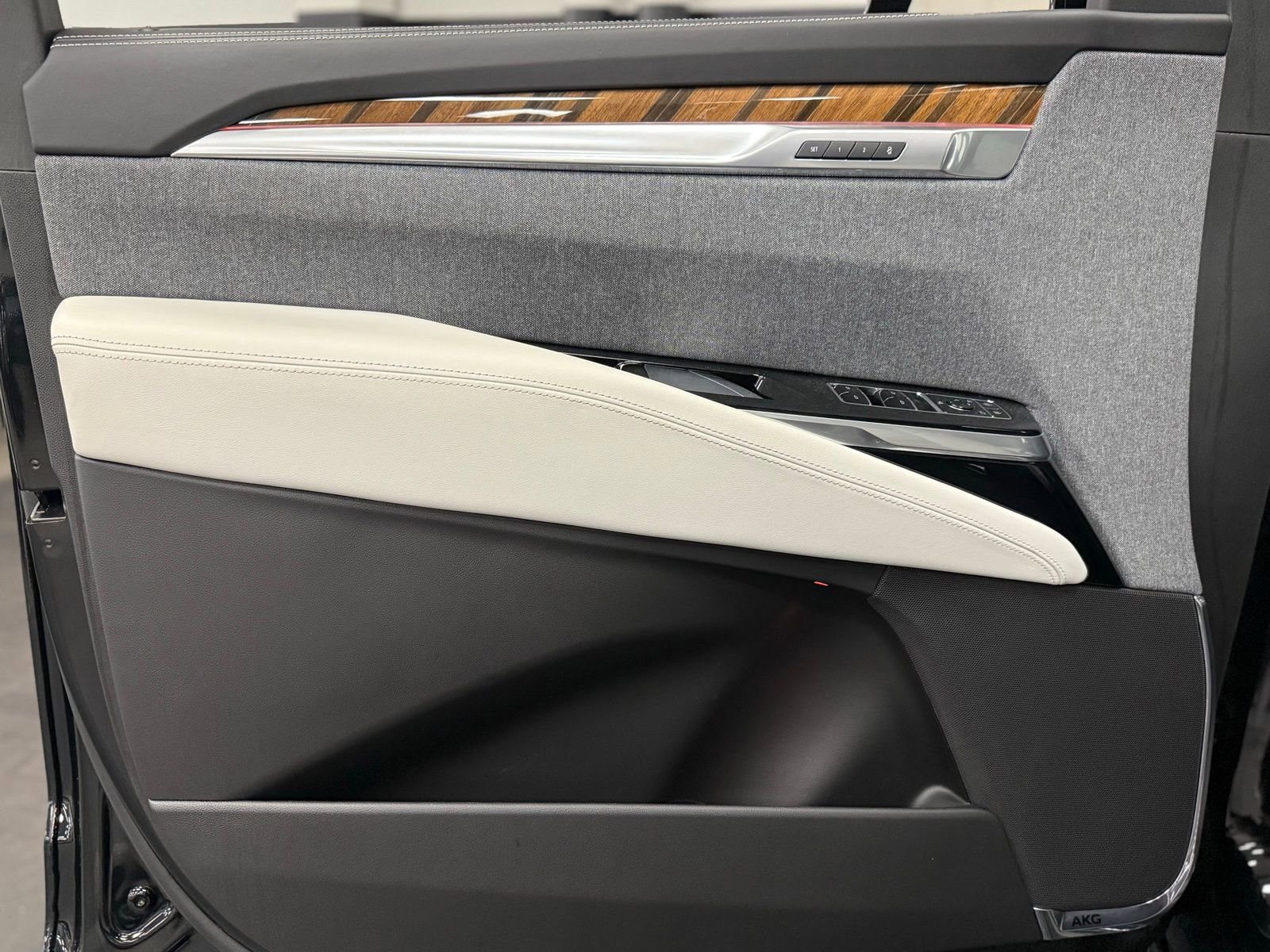 Used 2025 Cadillac Escalade Sport Platinum image 16