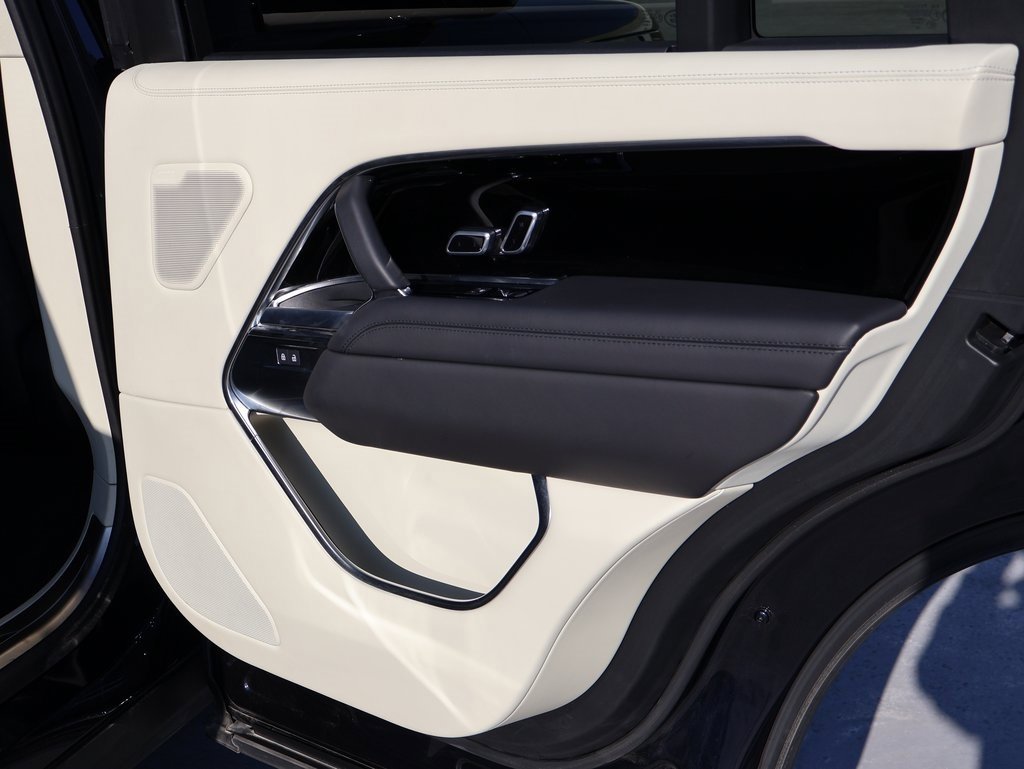 Used 2024 Land Rover Range Rover Long Wheelbase SE image 14
