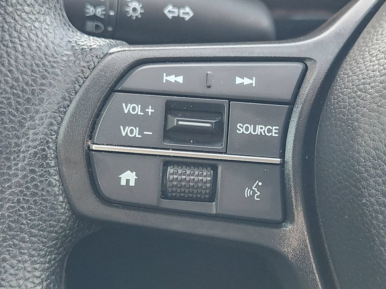 Certified 2025 Honda CR-V EX image 27
