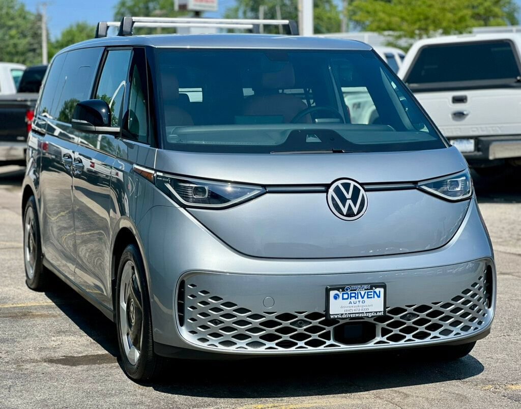 Used 2025 Volkswagen ID. Buzz Pro S RWD image 6