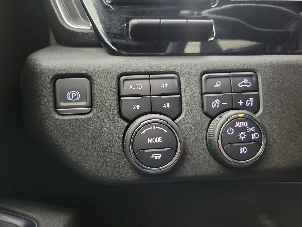 Used 2024 Chevrolet Silverado 1500 High Country w/ Technology Package image 13