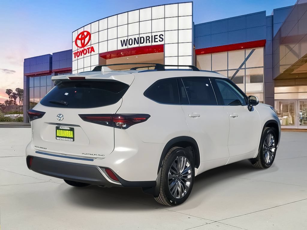 New 2026 Toyota Highlander AWD image 4