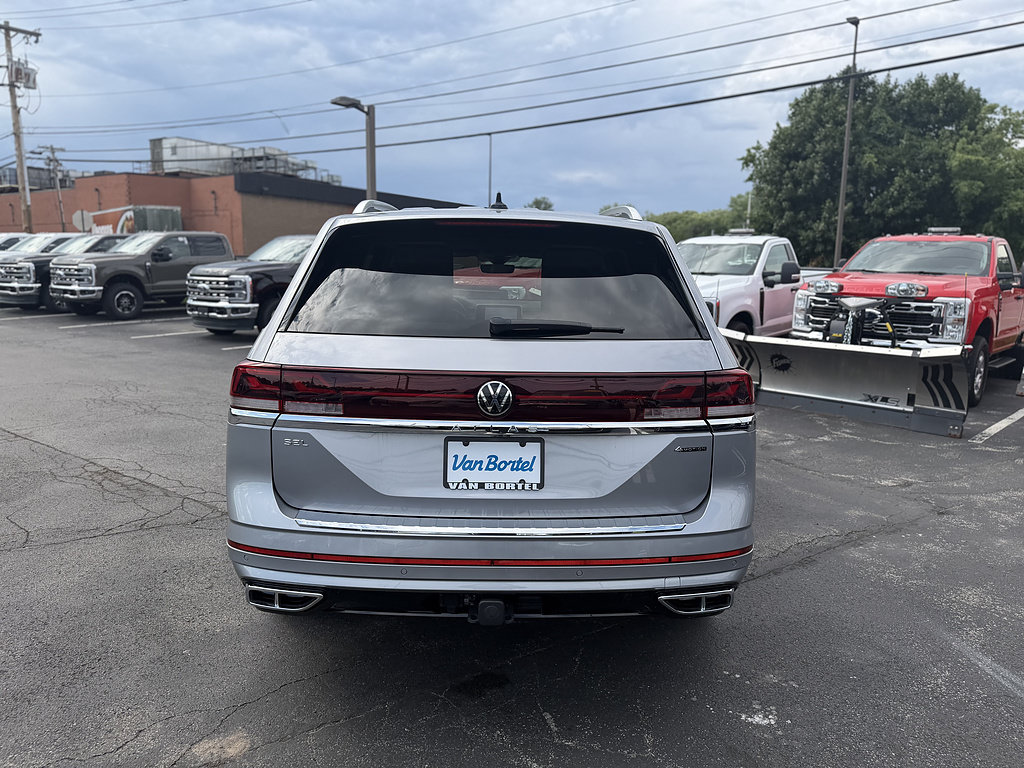 Used 2024 Volkswagen Atlas SEL Premium R-Line AWD/4WD image 5
